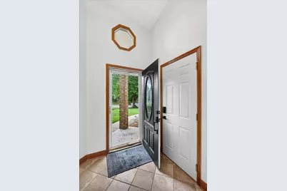 1222 Saddlebrook Lane, Woodbury, MN 55125 - Photo 4