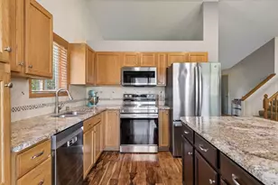 1049 Bonnieview Dr, Woodbury, MN 55129 - Photo 14
