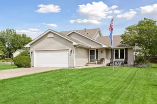 1049 Bonnieview Dr, Woodbury, MN 55129 - Photo 2