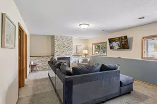 1049 Bonnieview Dr, Woodbury, MN 55129 - Photo 26