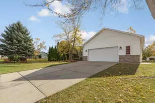 875 Myer Dr NE, Owatonna, MN 55060 - Photo 4