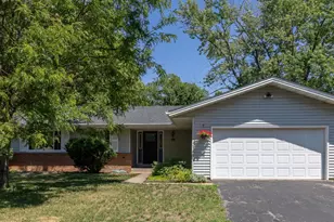 991 Cortland Dr, Apple Valley, MN 55124 - Photo 2