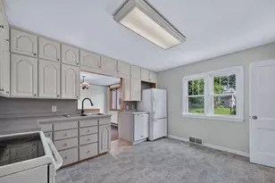 325 W South St, Caledonia, MN 55921 - Photo 4