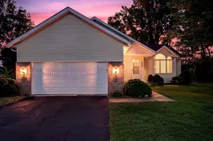 1242 Myrtle St N, Maplewood, MN 55119 - Photo 2