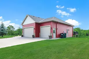2423 Jewel St, Saint Augusta, MN 56301 - Photo 2