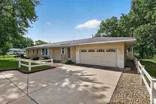 194 69th Ave NE, Fridley, MN 55432 - Photo 2