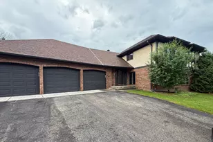 3410 Sycamore Ln N, Plymouth, MN 55441 - Photo 2