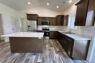 702 11th St NW, Perham, MN 56573 - Photo 2