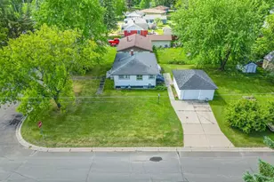 301 S 2nd St W, Aurora, MN 55705 - Photo 2