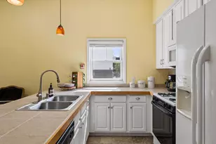 2433 Columbus Ct, Minneapolis, MN 55404 - Photo 10