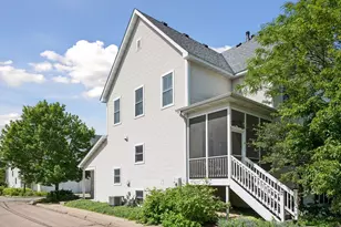 2433 Columbus Ct, Minneapolis, MN 55404 - Photo 2