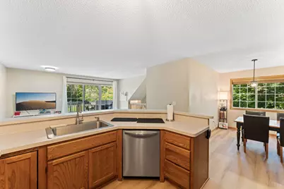 4791 Grenwich Road N, Oakdale, MN 55128 - Photo 8