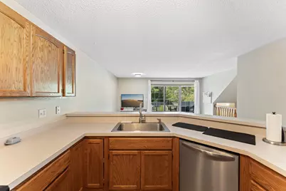 4791 Grenwich Road N, Oakdale, MN 55128 - Photo 10