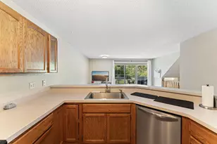 4791 Grenwich Rd N, Oakdale, MN 55128 - Photo 10