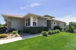 10709 Kingsfield Ln, Woodbury, MN 55129 - Photo 2