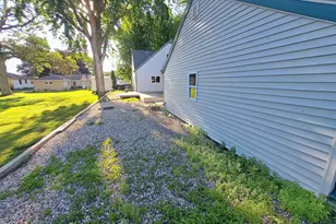 705 Glenview Dr, Albert Lea, MN 56007 - Photo 4