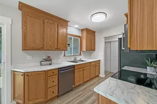 2403 18th St S, Moorhead, MN 56560 - Photo 10