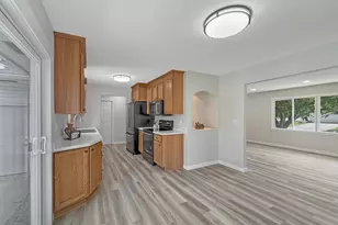 2403 18th St S, Moorhead, MN 56560 - Photo 6