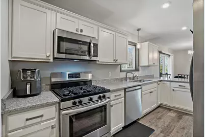 7106 Calumet Court, Savage, MN 55378 - Photo 6