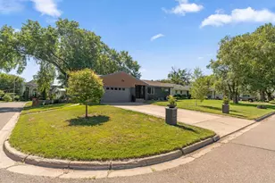 4544 Perry Ave N, Robbinsdale, MN 55422 - Photo 2
