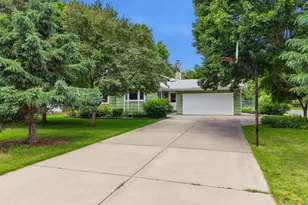10824 95th Pl N, Maple Grove, MN 55369 - Photo 2