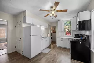 665 5th St E, Saint Paul, MN 55106 - Photo 12