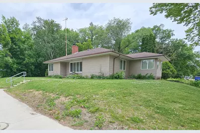 621 10th Ave., Clarkfield, MN 56223 - Photo 2