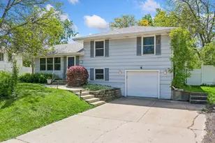 2350 Wellswood Curve, Bloomington, MN 55431 - Photo 2