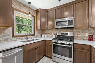 6911 Ticonderoga Trail, Eden Prairie, MN 55346 - Photo 10