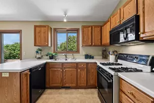8940 W 125th St, Savage, MN 55378 - Photo 10