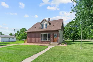 720 Fir Ave, Bird Island, MN 55310 - Photo 4