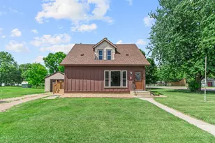 720 Fir Ave, Bird Island, MN 55310 - Photo 4