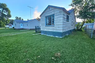 414 Crocker Ave S, Thief River Falls, MN 56701 - Photo 4