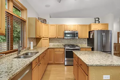 7081 Crowne Oak Road, Eden Prairie, MN 55344 - Photo 10