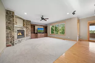 5352 Scenic Oak Dr SW, Rochester, MN 55902 - Photo 10