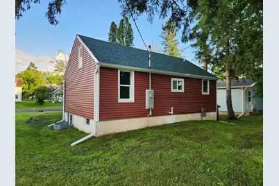 715 Commercial Avenue N, Sandstone, MN 55072 - Photo 8