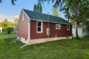715 Commercial Ave N, Sandstone, MN 55072 - Photo 14