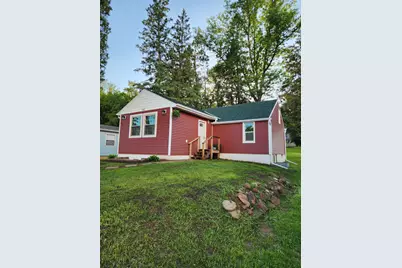 715 Commercial Avenue N, Sandstone, MN 55072 - Photo 1