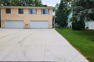 1504 Roundhouse Cir, Shakopee, MN 55379 - Photo 2