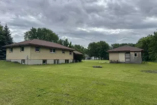 435 W Ottawa St, Le Center, MN 56057 - Photo 22