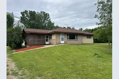 435 W Ottawa Street, Le Center, MN 56057 - Photo 1