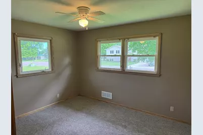 435 W Ottawa Street, Le Center, MN 56057 - Photo 10