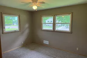 435 W Ottawa St, Le Center, MN 56057 - Photo 10