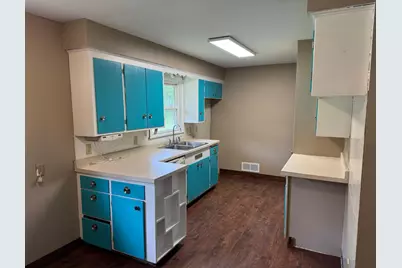 435 W Ottawa Street, Le Center, MN 56057 - Photo 6