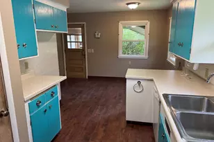 435 W Ottawa St, Le Center, MN 56057 - Photo 8