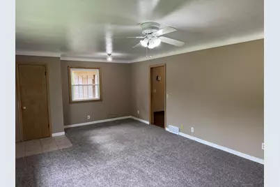 435 W Ottawa Street, Le Center, MN 56057 - Photo 4