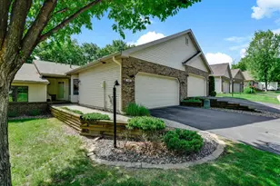 562 Deer Ridge Ln S, Maplewood, MN 55119 - Photo 1