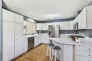 562 Deer Ridge Ln S, Maplewood, MN 55119 - Photo 10