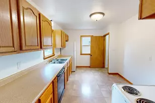 1004 6th St SW, Willmar, MN 56201 - Photo 4