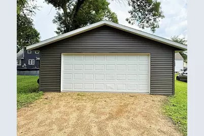 1004 6th Street SW, Willmar, MN 56201 - Photo 2